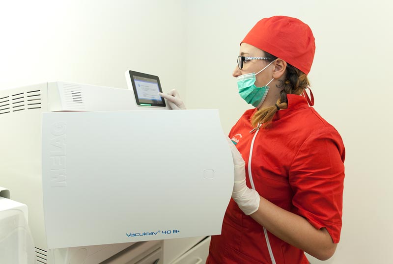 sterilizzazione degli attrezzi con autoclave
